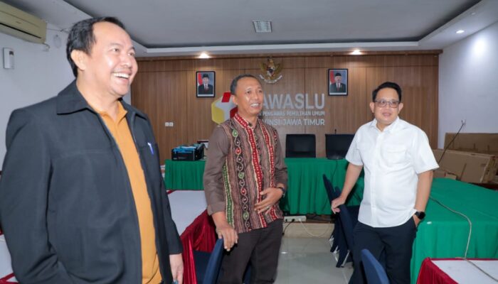 Pj Gubernur Adhy Tinjau Gedung Baru Kantor Bawaslu Jatim