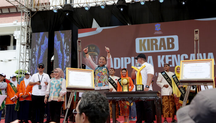 Wujud Syukur dan Terima Kasih kepada Warga, Wali Kota Eri Arak Penghargaan Adipura Kencana 2023