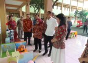 Pemkot Surabaya Terima Bantuan Lima Smart Board dari Yayasan Xin Zhong School