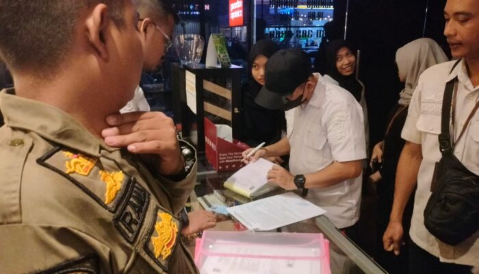 Masih Nekat Jual Mihol saat Ramadan, 2 RHU Disegel Satpol PP Surabaya