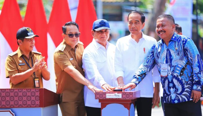 Presiden Jokowi Resmikan Inpres Jalan Daerah Jatim Bagian Selatan