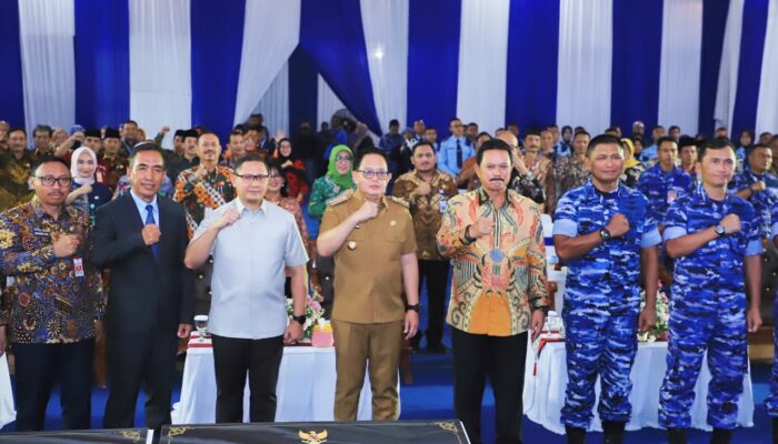Pj. Gubernur Adhy Resmikan Dua Asrama SMAN 3 Taruna Angkasa Jawa Timur