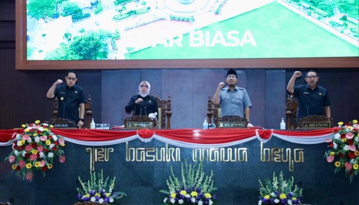 Pj. Gubernur Adhy Sampaikan Nota Penjelasan Usulan Raperda RUED