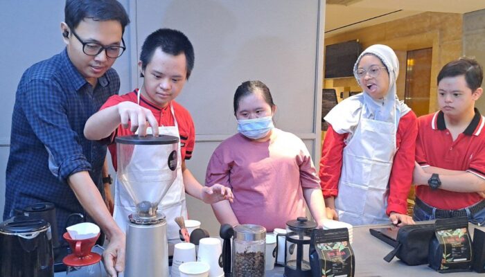 Serunya Nyeduh Kopi Bareng Anak-anak Down Syndrome di Java Paragon Hotel & Residences