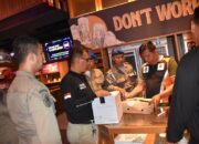 Satpol PP Surabaya Berhasil Amankan Puluhan Botol Minuman Beralkohol selama Ramadan