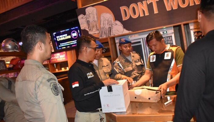 Satpol PP Surabaya Berhasil Amankan Puluhan Botol Minuman Beralkohol selama Ramadan