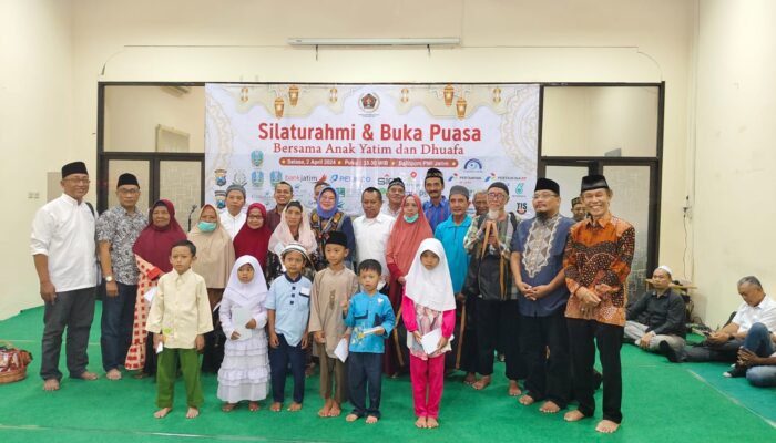 Ramadan 1445 H, PWI Jatim Gelar Bukber dan Santuni Puluhan Anak Yatim