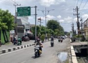 Awal Mei, Pemkot Surabaya Betonisasi dan Aspal Jalan Raya Kedung Baruk-Kalirungkut
