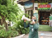 Pengunjung Kebun Binatang Surabaya Membludak di Hari Kedua Lebaran