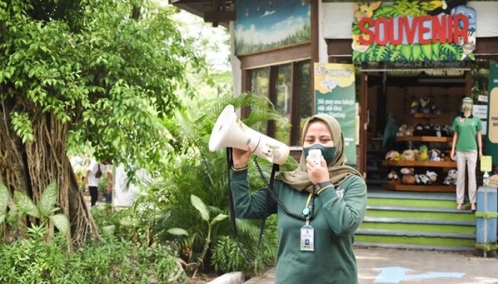 Pengunjung Kebun Binatang Surabaya Membludak di Hari Kedua Lebaran