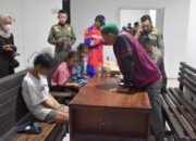 Satpol PP Surabaya Amankan 3 Remaja yang Pesta Miras saat Ramadan