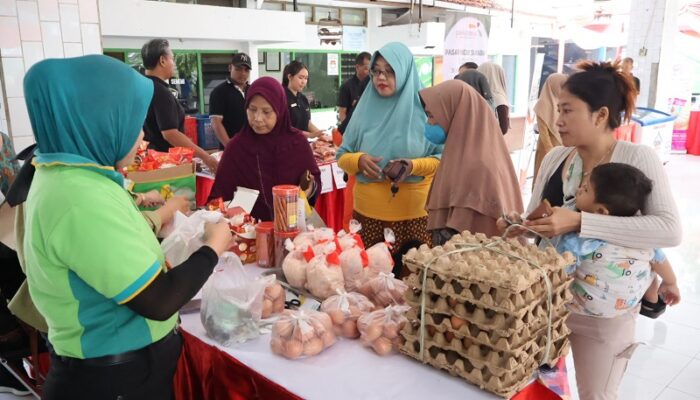 Kendalikan Inflasi Jelang Idul Adha, Pemkot Gelar Pasar Murah di Surabaya Barat