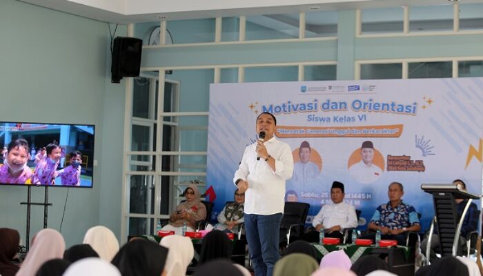 Jadi Motivator di SD Muhammadiyah 4 Surabaya, Wali Kota Eri Cahyadi Tanamkan Soal Kejujuran pada Siswa