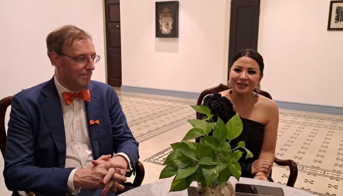 Perwujudan Komitmen Indonesia Dan Belanda, Koningsdag Dirayakan Di Hotel Majapahit