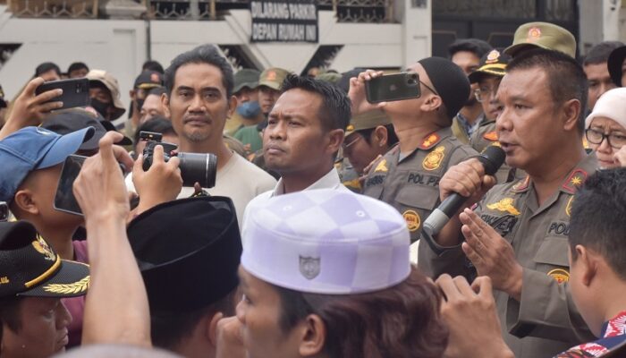 Dimanfaatkan untuk Padat Karya, BPKAD-Satpol PP Tertibkan Aset Pemkot Surabaya di Kencanasari Timur