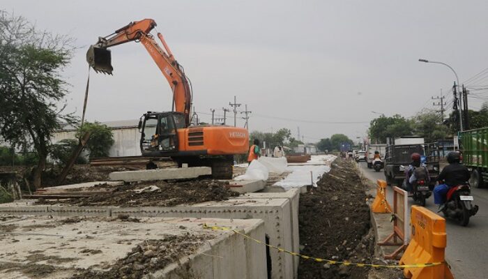 Pembangunan Saluran Sebabkan Macet Sementara, Pemkot Surabaya Harap Warga Memahami Manfaat Jangka Panjang