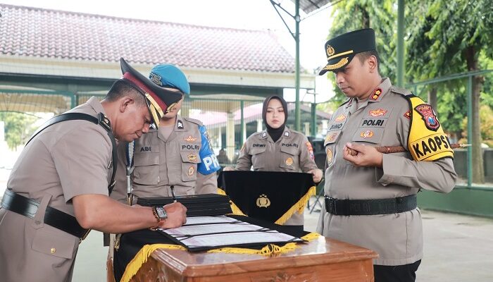 Gelar Upacara Sertijab 9 Perwira, Kapolres Kediri Tekankan Ini