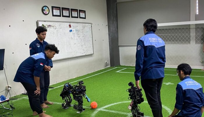 Sabet Enam Juara, Tim Robot ITS Berjaya di KRI 2024 Wilayah II