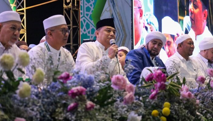 Surabaya Bersholawat bersama Habib Syech Berkumandang di Halaman Gelora Bung Tomo