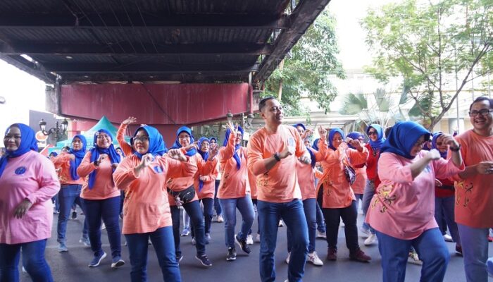 Semarakkan HJKS ke-731, Ratusan Peserta “Line Dance Bareng Nang Tunjungan” Surabaya