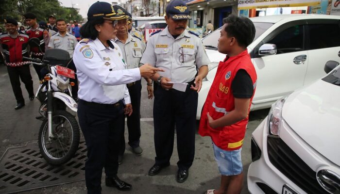 Dishub Surabaya Tindak Tegas Jukir Liar di Kota Lama, Lima Orang Disanksi Tipiring