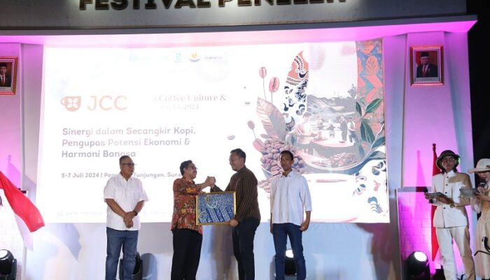 Hiburan dan Pasar Rakyat Semarakkan Opening Festival Peneleh 2024