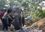 Satpol PP Surabaya Sosialisasikan Penertiban di Bantaran Sungai Kali Tebu
