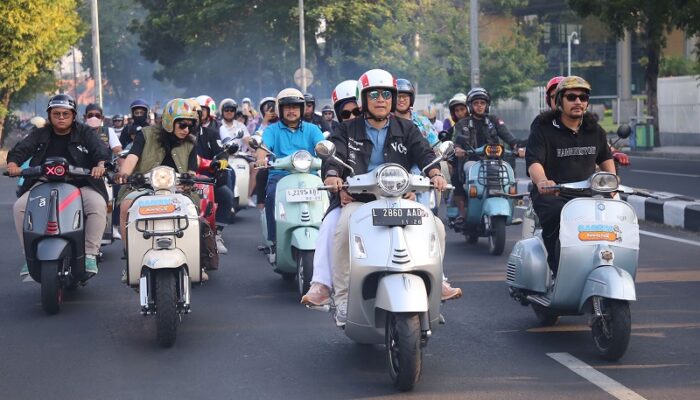 Sunmori Bersama Ribuan Pecinta Vespa, Wali Kota Eri Cahyadi Kenalkan Wisata Kota Lama