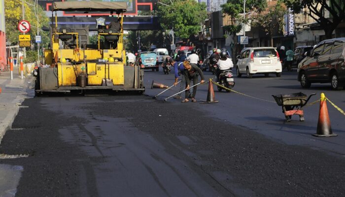 Pemkot Surabaya Lakukan Pengaspalan di Pusat Kota Mulai Juli Hingga Agustus 2024