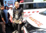 Resmikan “1 Kelurahan 1 Ambulans”, Eri Cahyadi: Jangan Sampai Warga Tak Tertolong karena Ambulans Telat