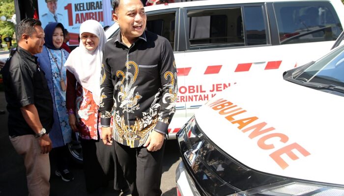 Resmikan “1 Kelurahan 1 Ambulans”, Eri Cahyadi: Jangan Sampai Warga Tak Tertolong karena Ambulans Telat