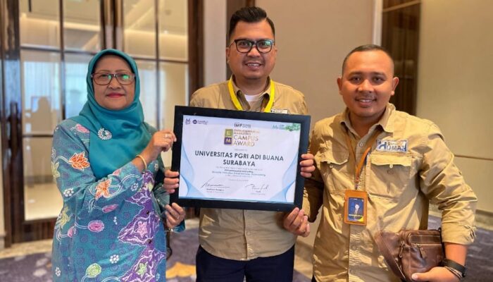 Universitas Adi Buana Surabaya Raih Penghargaan Entrepreneurial Marketing Campus Award Jatim 2024