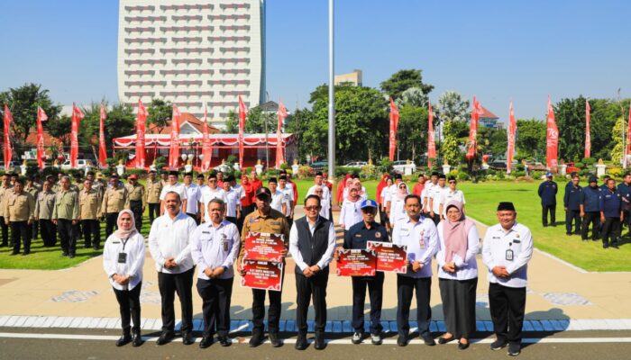 Pj. Gubernur Adhy Salurkan Tali Asih Bagi Keluarga Pahlawan dan Perintis Kemerdekaan