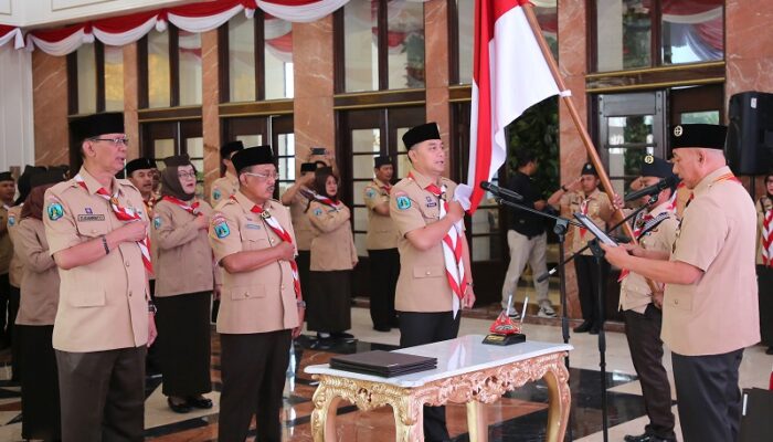 Wali Kota Eri Resmi Dilantik sebagai Ketua Majelis Pembimbing Cabang Pramuka Kota Surabaya