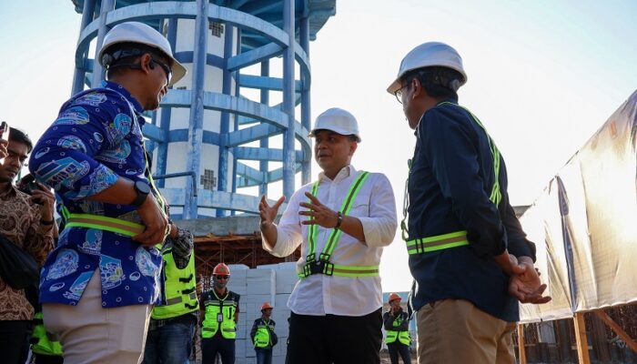 Tinjau Proyek Rumah Pompa PDAM Putat Gede, Wali Kota Eri Pastikan Seluruh Wilayah Teraliri Air di Tahun 2025 