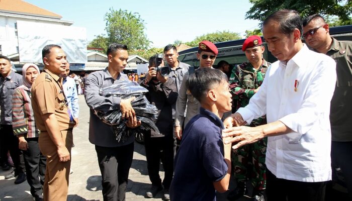 Wali Kota Eri Dampingi Presiden Jokowi Pantau Harga Pangan di Pasar Soponyono