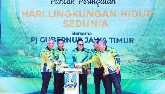 Pj. Gubernur Adhy Beri Penghargaan Para Pelestari Lingkungan