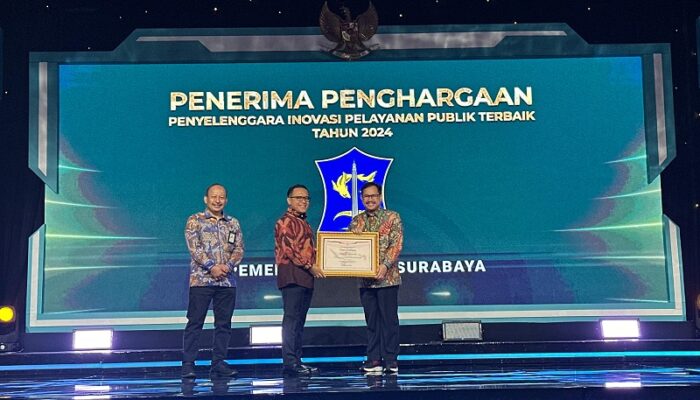 Komitmen Berikan Layanan Publik Berdampak, Pemkot Surabaya Raih Penghargaan dari Kemen PANRB