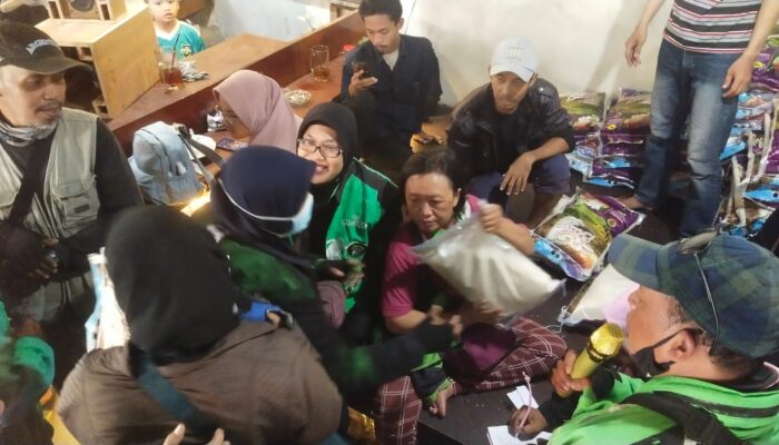 250 Ojol Surabaya Raya Terima Bantuan Beras 5 Kg