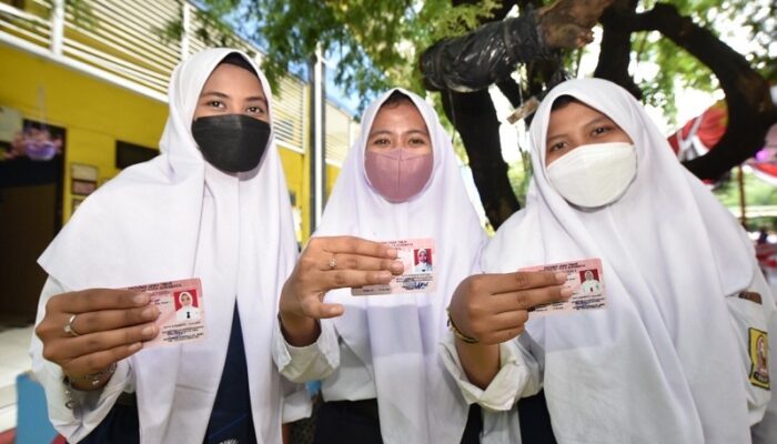 Pemkot Surabaya Luncurkan Layanan Integrasi Pendidikan dan Kependudukan Lewat Program Nasi Ikan