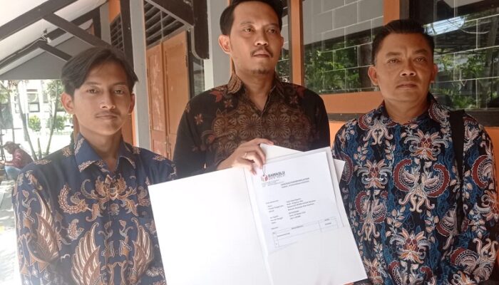 Tim Kuasa Hukum Paslon FREN Laporkan Dugaan Pelanggaran ke Bawaslu di Kota Kediri