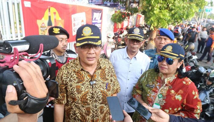 Amankan 2 Jukir Liar, Dishub Surabaya Gembok Puluhan Motor di Depan Grand City Mall