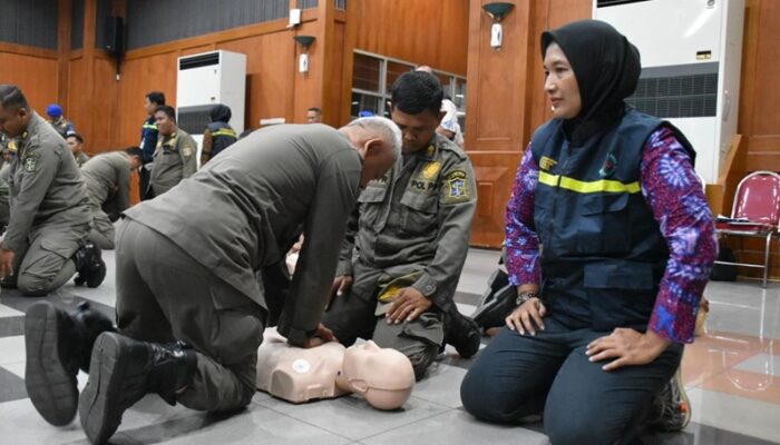 Satpol PP Surabaya Tingkatkan Kesiapsiagaan Pertolongan Pertama Henti Jantung