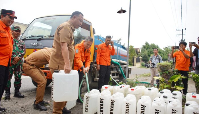 Pemkab Kediri Droping 60 Ribu Liter Air Bersih ke Desa Sepawon