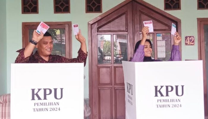 Gunakan Hak Pilihnya, Paslon FREN Hadir di TPS 4 Kel. Banjar Kec. KOTA Kediri