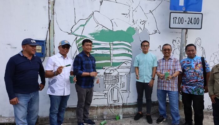 Pemkot Surabaya-WRI Indonesia Percantik Kalimas Timur dengan Mural