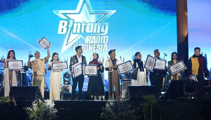 Grand Final Bintang Radio 2024 digelar Meriah di Balai Kota Surabaya, Hadirkan Padi Reborn