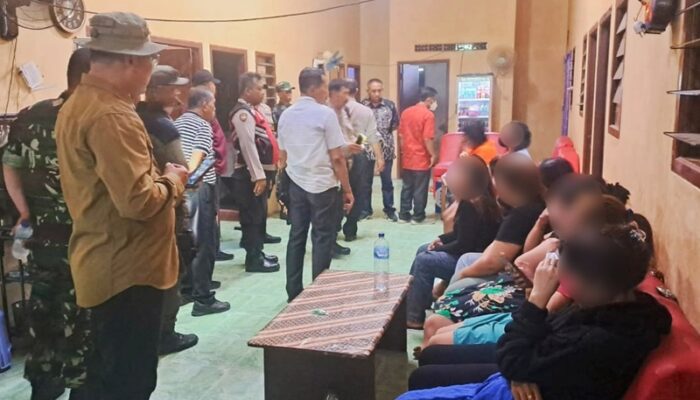 Dipimpin Camat Benowo, Tim Gabungan Evakuasi 12 Wanita di Rumah Kosong Sememi Surabaya