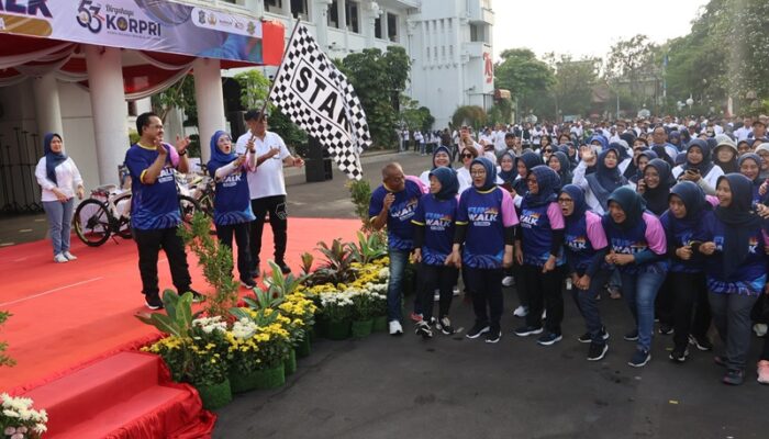 Pemkot Surabaya Gelar Fun Walk Peringatan HUT ke- 53 KORPRI, PJs Wali Kota Ajak Tingkatkan Layanan