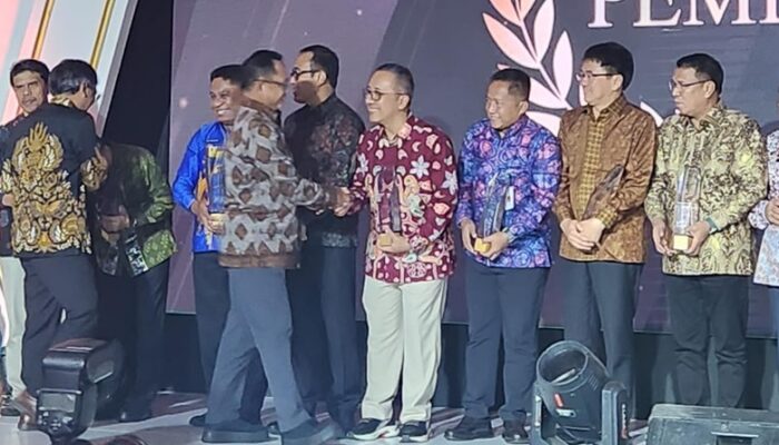 Surabaya Raih Juara Terbaik 1 Pelayanan Publik Fiskal Tertinggi dari Kemendagri RI